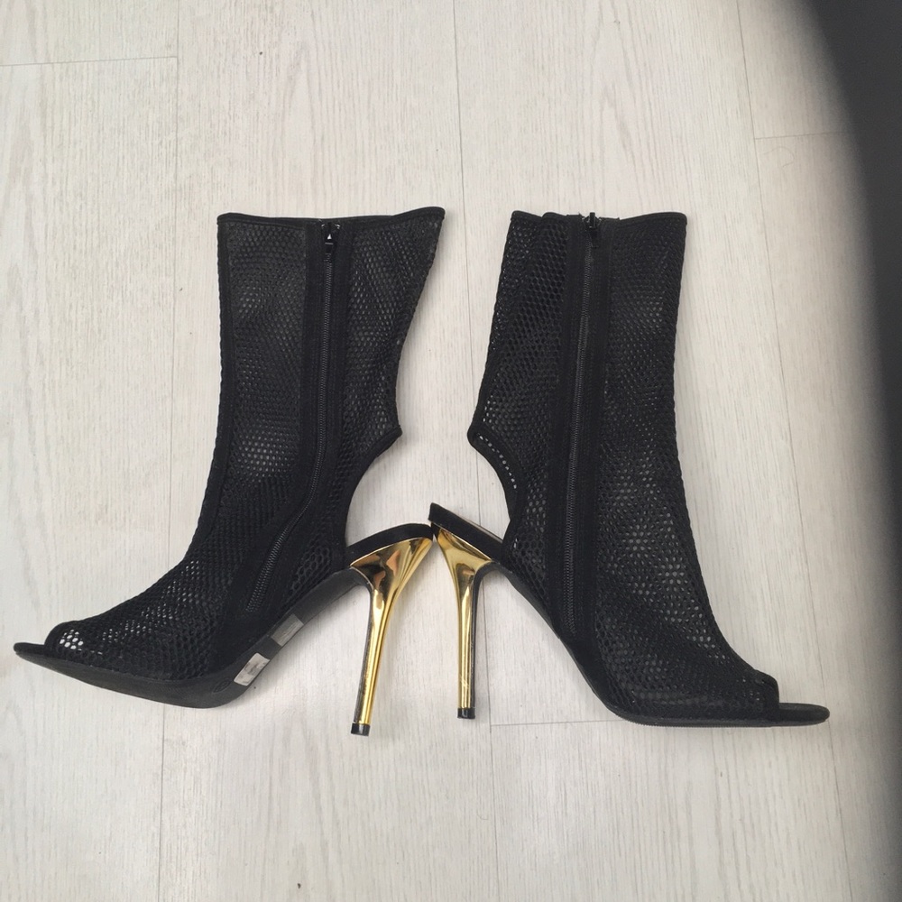 Black heel boot mesh with gold heel